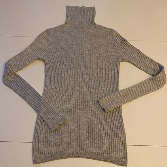 Vince Lightweight Skinny Ribbed Turtleneck Sweater in Light Grey Size Small - Picture 3 of 11